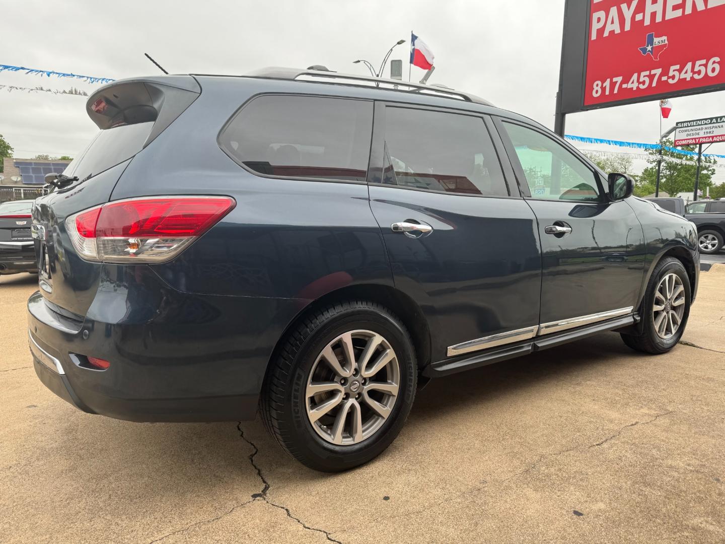 2014 BLUE NISSAN PATHFINDER S; SL; PL (5N1AR2MN6EC) , located at 5900 E. Lancaster Ave., Fort Worth, TX, 76112, (817) 457-5456, 0.000000, 0.000000 - This is a 2014 NISSAN PATHFINDER 4 DR WAGON that is in excellent condition. The interior is clean with no rips or tears or stains. All power windows, door locks and seats. Ice cold AC for those hot Texas summer days. It is equipped with a CD player, AM/FM radio, AUX port, Bluetooth connectivity and - Photo#3